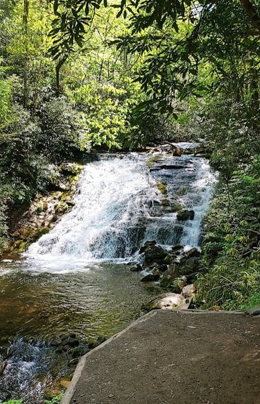 Smoky Mountains, N. Carolina Travel - Indian Creek Falls on Indian Creek Trail