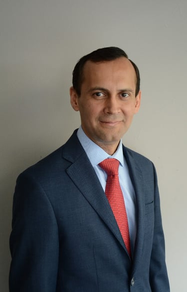 Iván apoya a las personas a desarrollar su liderazgo personal, emocional y su comunicación para real