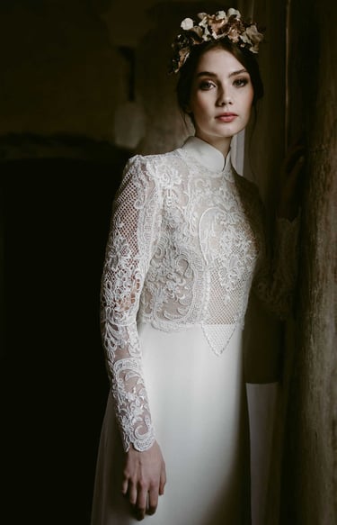 robe de mariée en cady de soie et dentelle