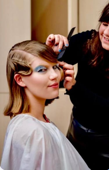 Sabin als Head of Hair, am Hair-Styling auf der der DAMUR Fashionshow