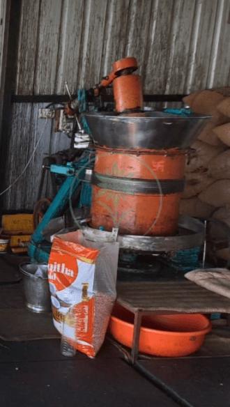 Cold pressed wood machine used to make traditional pure cold pressed food oils in india 