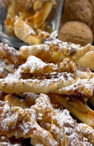 Vegetarian Puff pastry cookies - Crispy puff pastry cookies with jam and nuts