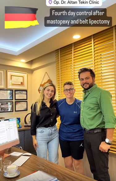 Patient and doctor souvenir photos