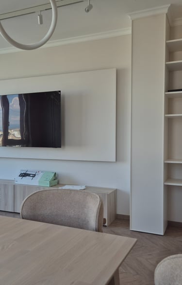 всекидневна с ТВ шкаф и мебели по поръчка – интериорен проект BrosMebel