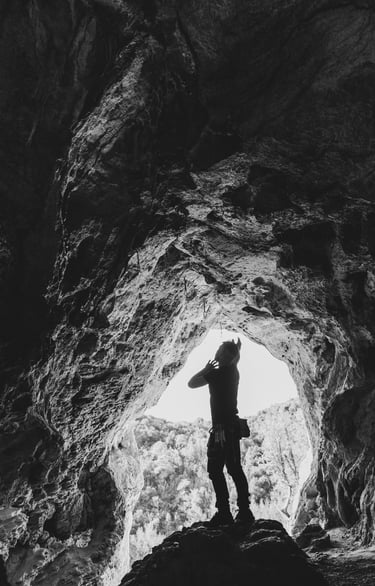 lecture d'une voie d'escalade