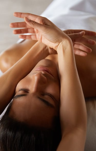 Face massage to release face tension and sculpt the face contour