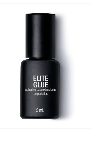 adhesivo marca beuty lash, secado rápido, botella negra y fondo blanco