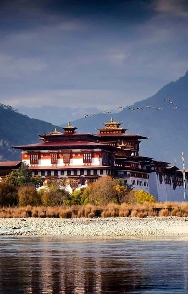 The_Majestic_Punakha_Dzong_with_View_Of_Glacial_Water_in_the_Front