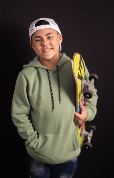 Ensaio Fotográfico Taty Pacheco Pessoal Menino Segurando Skate