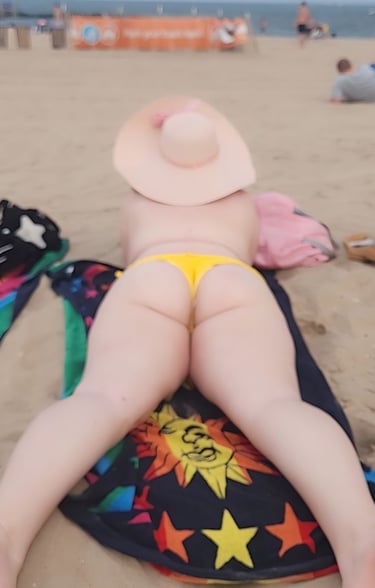 a view of my butt on coney island!