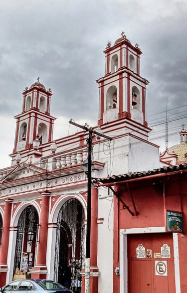 Parroquia en el centro del pueblo magico Coatepec 