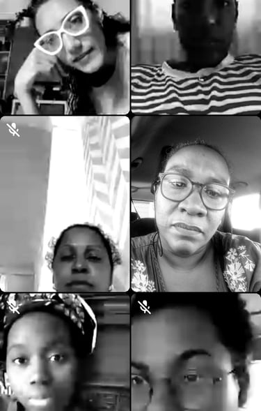 un grupo de mujeres africanas y afodescendientes hablando por videoconferencia