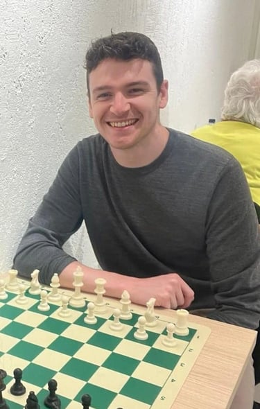 Online Tutor Playing Chess