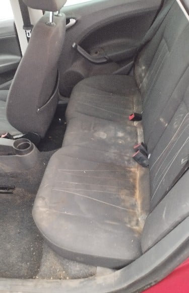 Sièges de voiture très encrassés avant nettoyage intérieur 02500 hirson