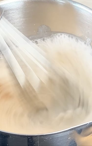 Combine the ingredients for the coconut rice cream recipe