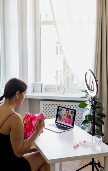 yrittäjä tekemässä töitä