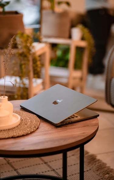 virtuaaliassistentti tietokoneella