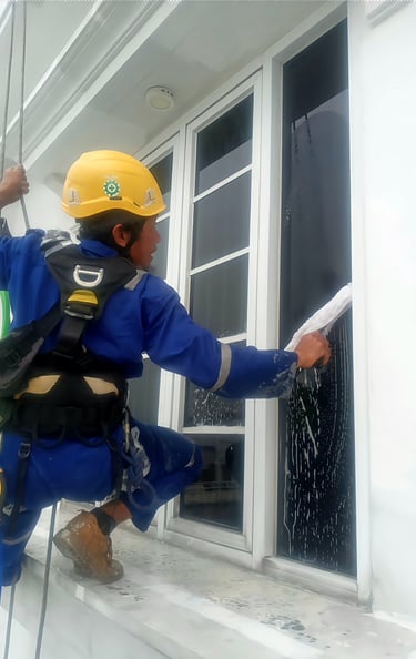 Jasa Pembersihan Kaca Rumah