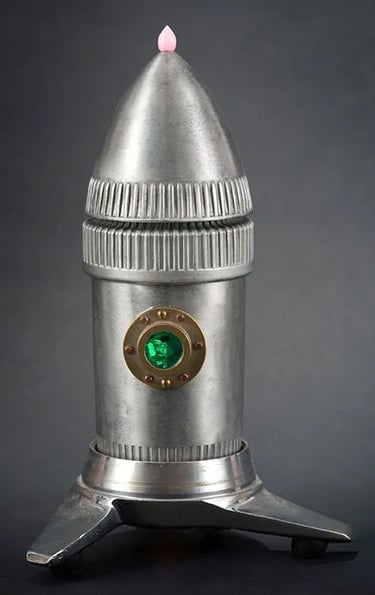 Assemblage rocket sculpture named Rocket by artist Tal Avitzur, image 1.