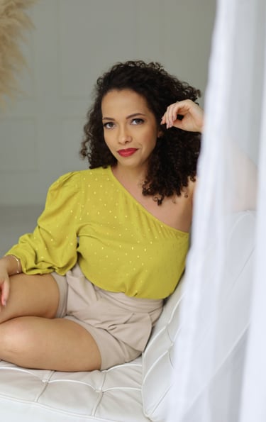 Mulher vestida no seu estilo