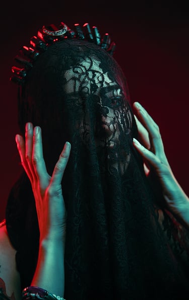 Photo studio d'un portrait coulleur, aux ambiance sinistre, réalisée par un photographe et vidéaste à Pau.te 