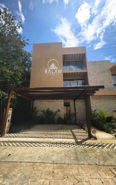 Interior de casa de lujo en Mayakoba Playa del Carmen con acabados premium, diseño moderno y espacio