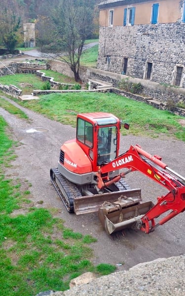 Transformation terrain avant après terrassement et aménagement extérieur paysagiste Montélimar