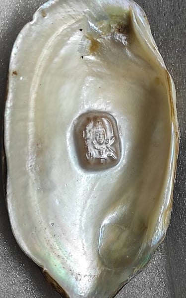 "Cultured pearl featuring divine face, approx 11mm white–nucleus grown gem-Fit for export"