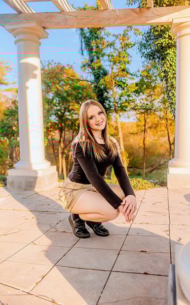 Lititz PA Senior pictures at Historic Shady Lane by a Lancaster PA senior picture photographer