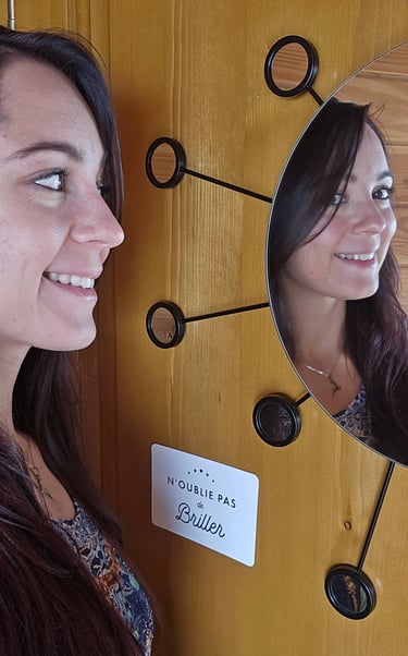 soleil souriant n'oublie pas de briller miroir lumière bois