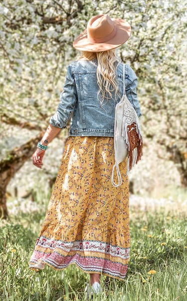 boho mergina su makrame kuprine