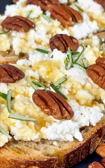 ⭐ FAQ 1 — Posso usare un altro tipo di ricotta?  Sì. La ricotta di pecora o di capra dona un sapore 