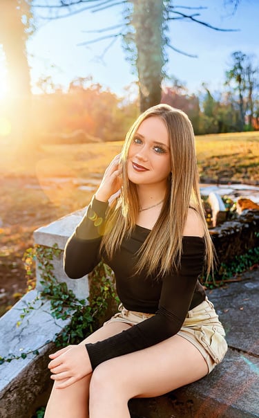 York PA Senior pictures at Historic Shady Lane by a Lancaster PA senior picture photographer