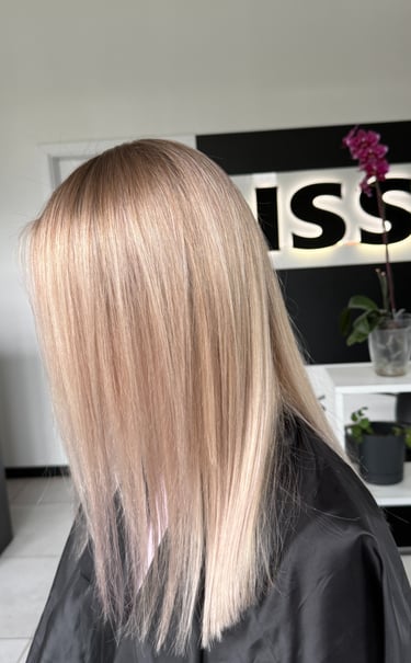 Profesjonalne farbowanie włosów w ISS Studio