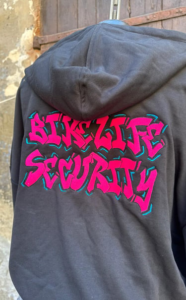 Felpa con logo personalizzato di un club motociclistico chiamato Bike Life Security