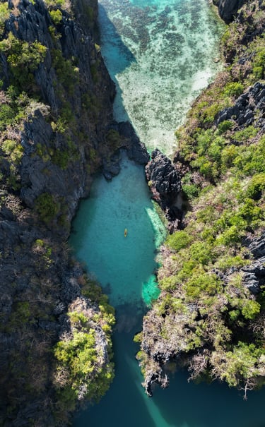 drone shot of the twin lagoons in Philippins