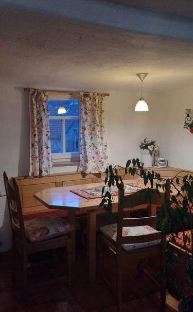 gemütliche Essecke, direkt am Wohnzimmer