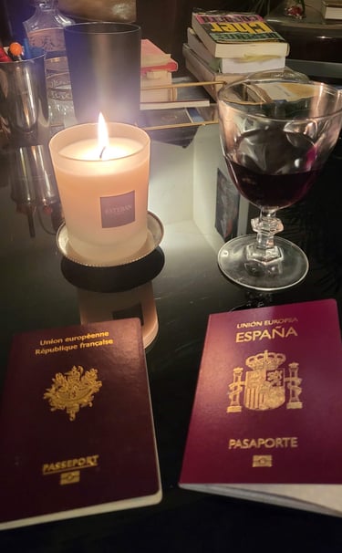 Los dos pasaportes Françes y espagnol de nuestro fundador  Juan  manuel Torralbo