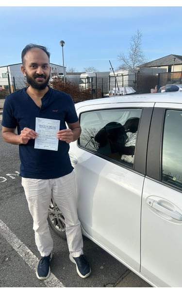Dani  passed his driving test with Let's Pass 1st driving school in Basingstoke Test Center. 