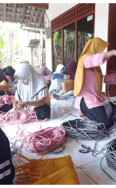 Group production of handmade jali jali woven bags by local artisans at Craftvitas Indonesia.