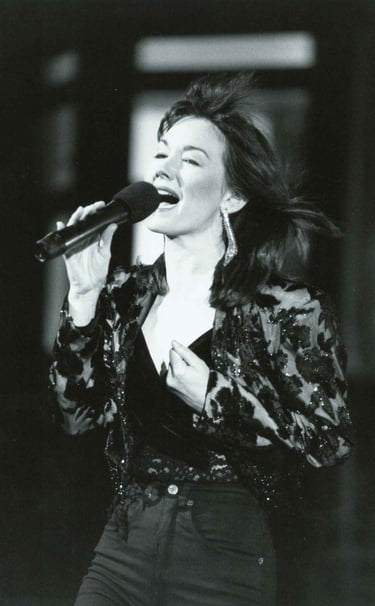 Singer-songwriter Lari White | LariWhite.org