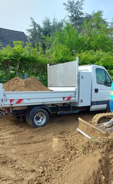 travaux-terrassement-maison-fondation-evacuation