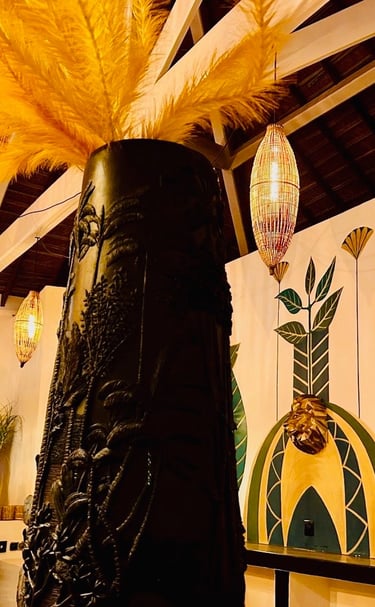 Vue de la décoration du bar du boutique hôtel Maison Fimela au coeur du Sine Saloum