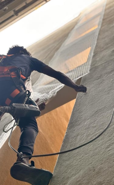 Evening view of a pigeon-free apartment balcony thanks to the neatly installed anti-pigeon net.