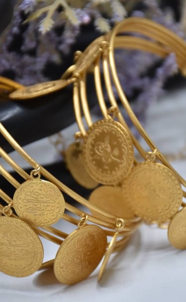 a gold bracelet bracelets with a gold coin | Alkanz Alasifar | Antalya Jewellery