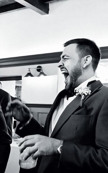 luaghing groom