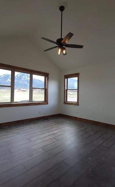 a room with a ceiling fan and a ceiling fan