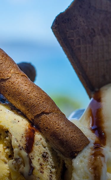 a dessert with cinnamon cinnamon ice cream and cinnamon cinnamon cinnamon cinnamon cinnamon ice cream