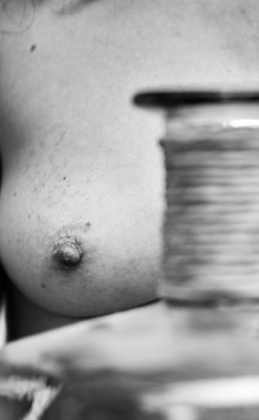 Projet Vénus Grenoble seins nus visage caché 