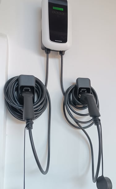 Cargador de pared con doble maguera Policharger on